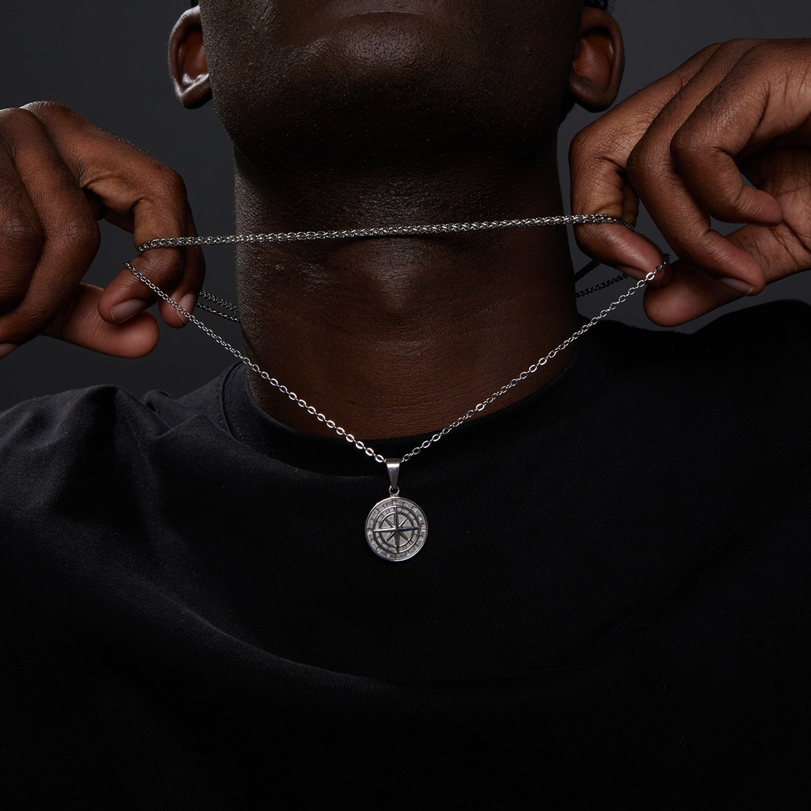 Collier pendentif boussole