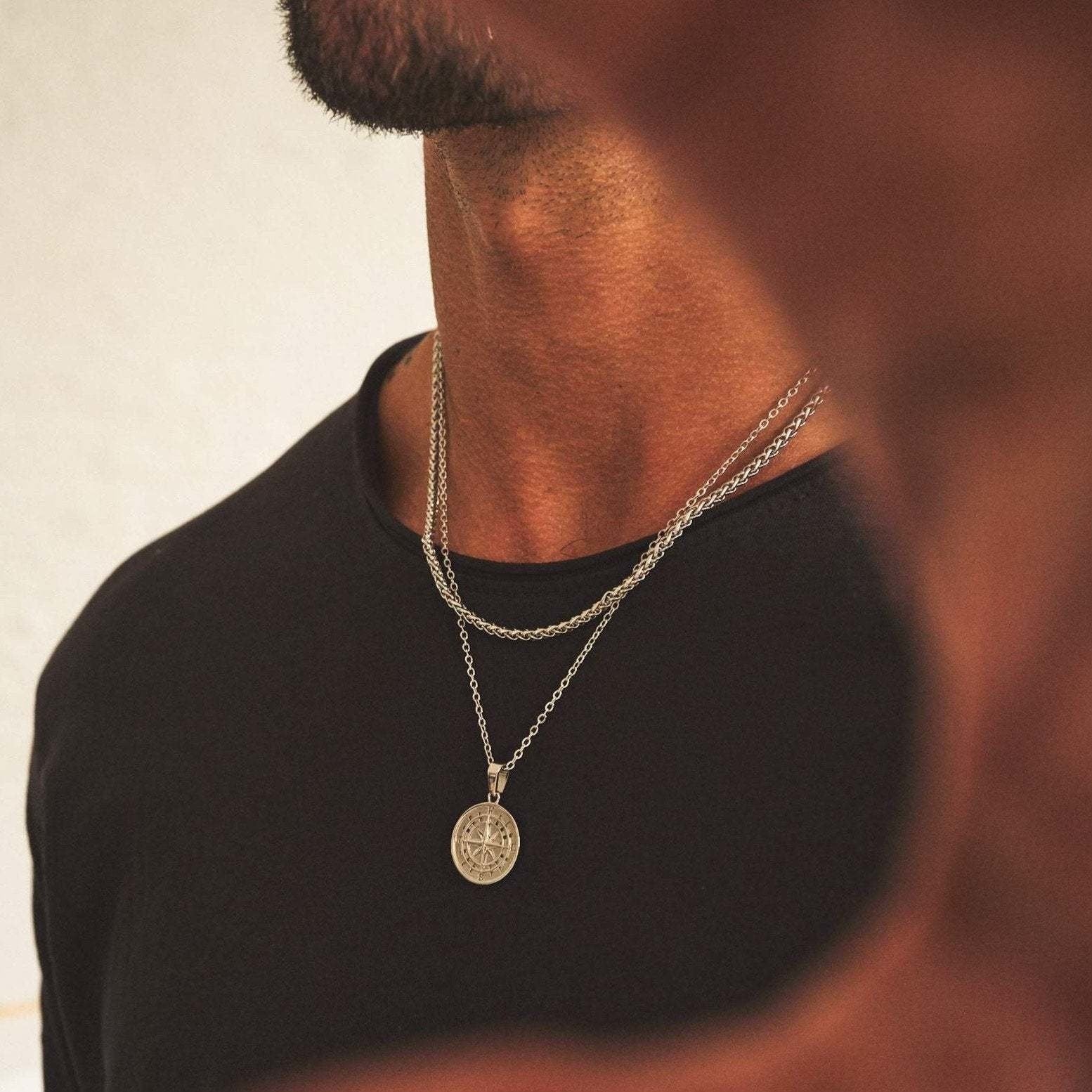 Collier pendentif boussole