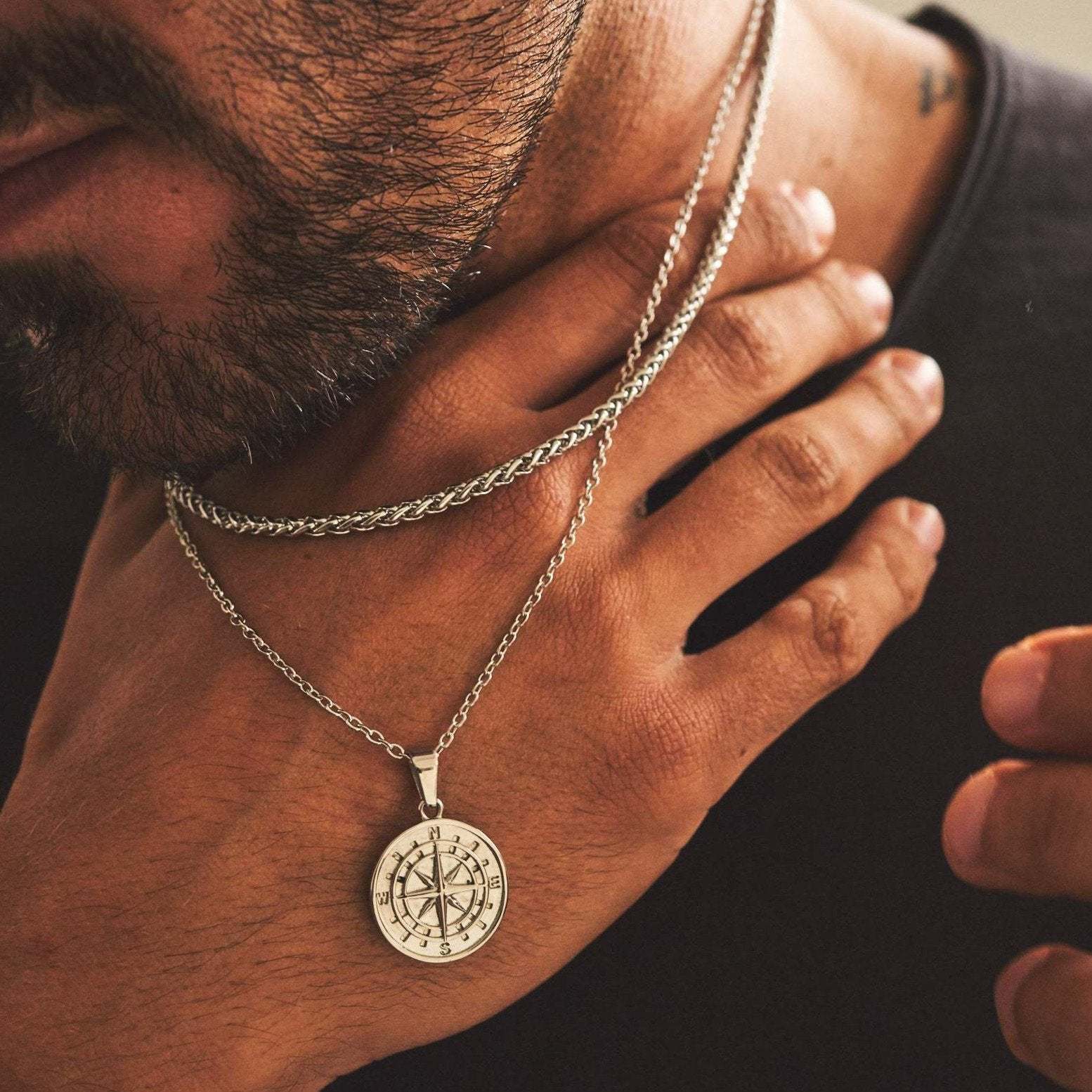 Collier pendentif boussole